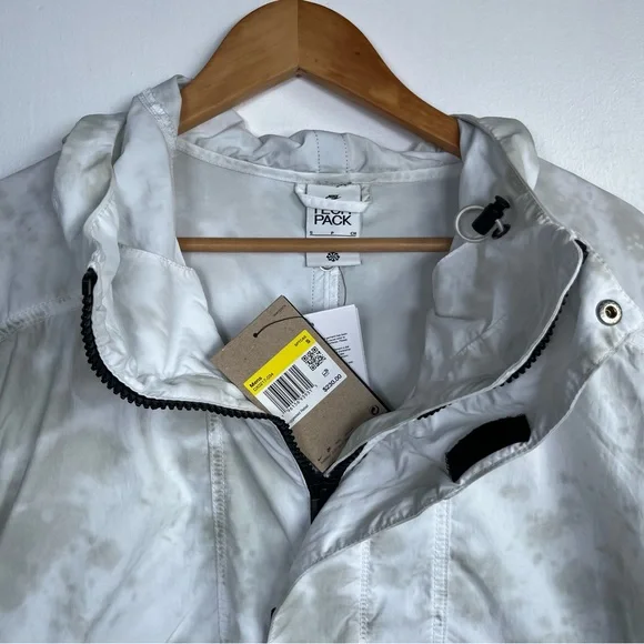 Nike Size L Men’s Sportswear Tech Pack Woven Hooded Jacket In Green/ White - Picture 9 of 13